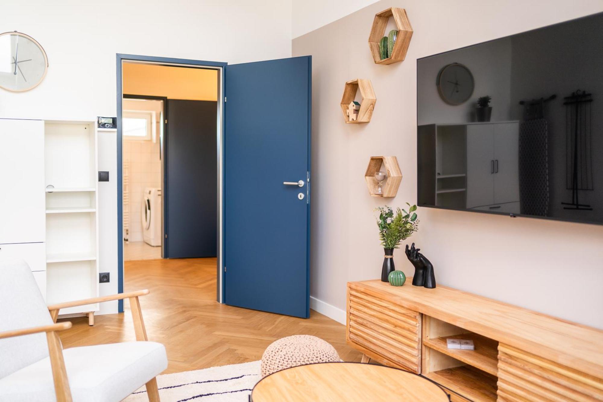 Myflat - Bright Apartment Near Central Station Виена Екстериор снимка