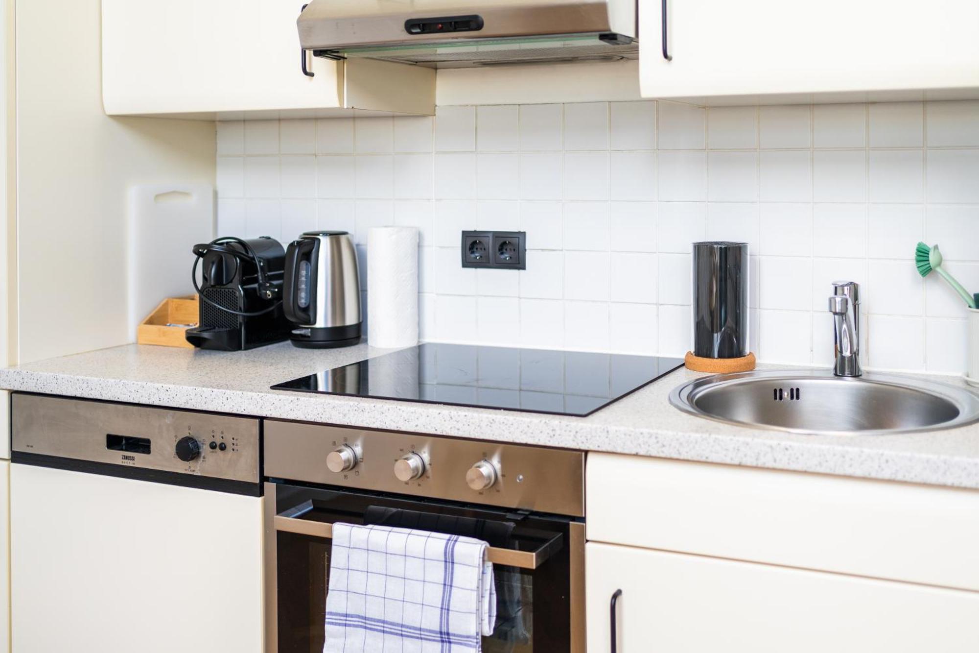 Myflat - Bright Apartment Near Central Station Виена Екстериор снимка